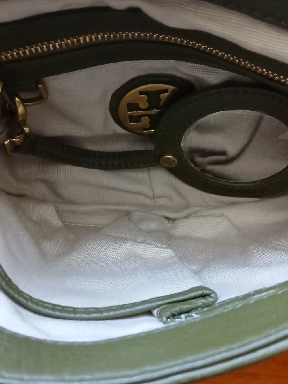Tory Burch Amanda Leather Logo Crossbody Clutch Bag – Rare Olive Green